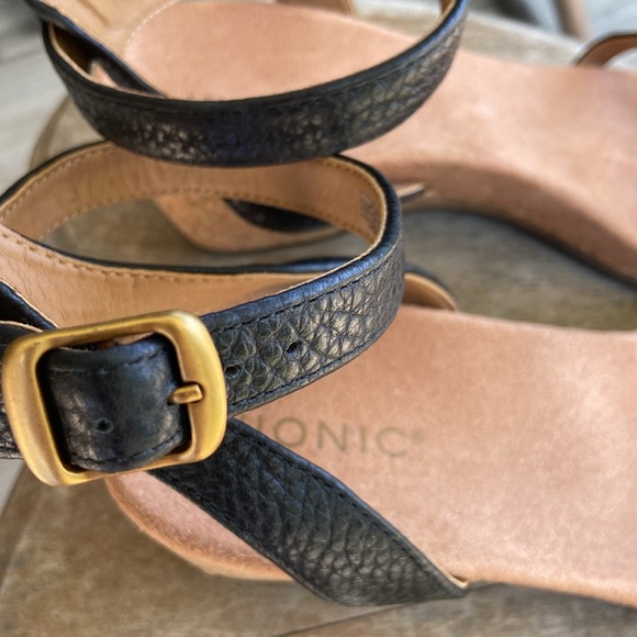 NWOB Vionic Orlanda Black Textured Leather Dressy Wedge Sandals Women's Size 11 - Picture 10 of 15